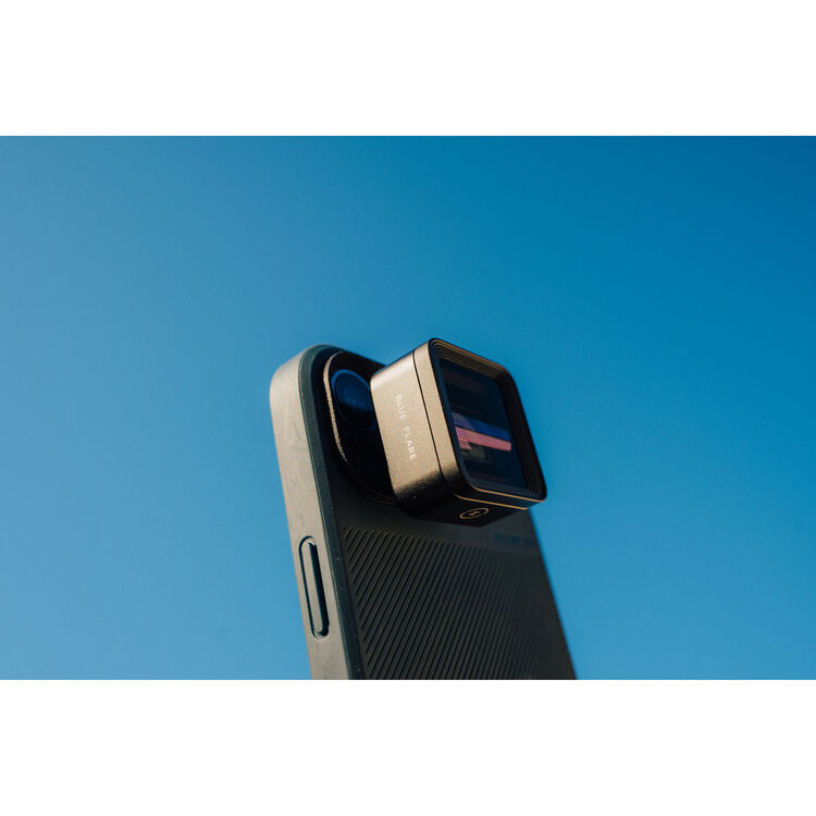 MOMENT T-SERIES 1.33X ANAMORPHIC MOBILE LENS GOLD FLARE - Image 4