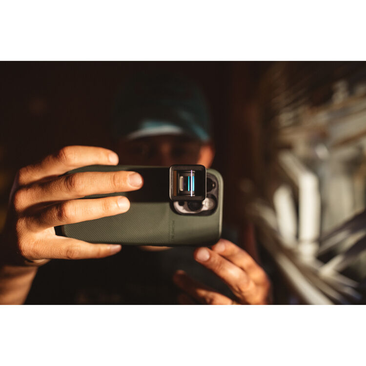 MOMENT T-SERIES 1.33X ANAMORPHIC MOBILE LENS GOLD FLARE - Image 10