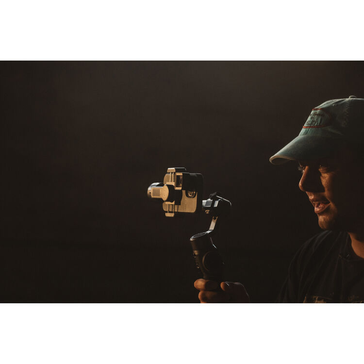 MOMENT T-SERIES 1.33X ANAMORPHIC MOBILE LENS GOLD FLARE - Image 8
